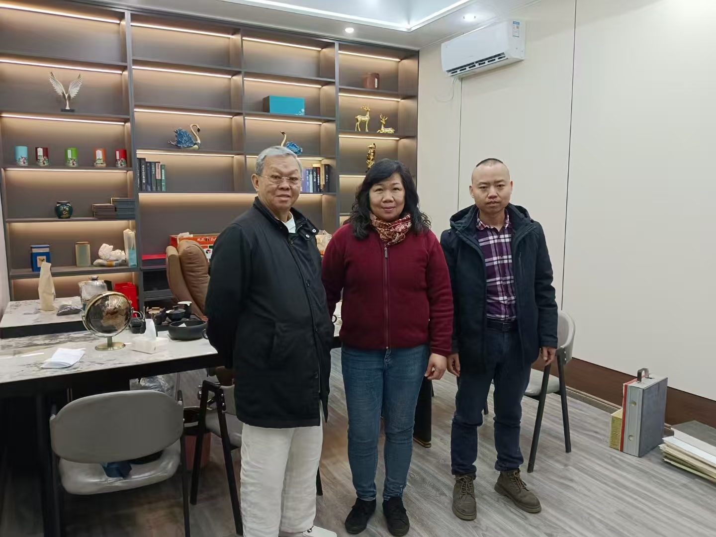 法國客戶前往睿婕輕鋼別墅公司考察 法國客戶前往睿婕輕鋼別墅公司考察