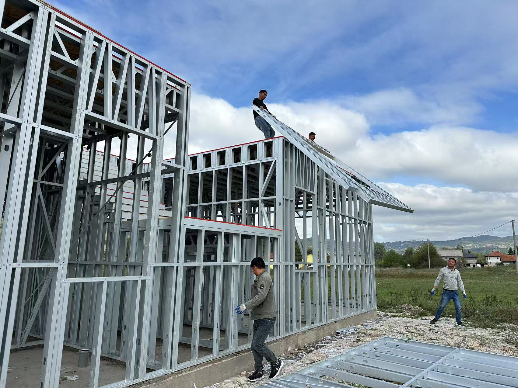 在農村搭建輕鋼別墅房子需要交稅嗎？稅收謎題揭曉