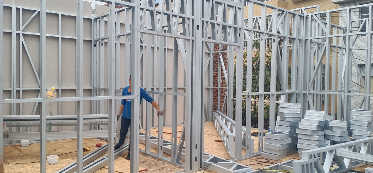 輕鋼龍骨 輕鋼龍骨